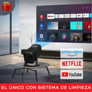Proyector inteligente proyectando aplicaciones de streaming como Netflix, YouTube y Prime Video en sala moderna.